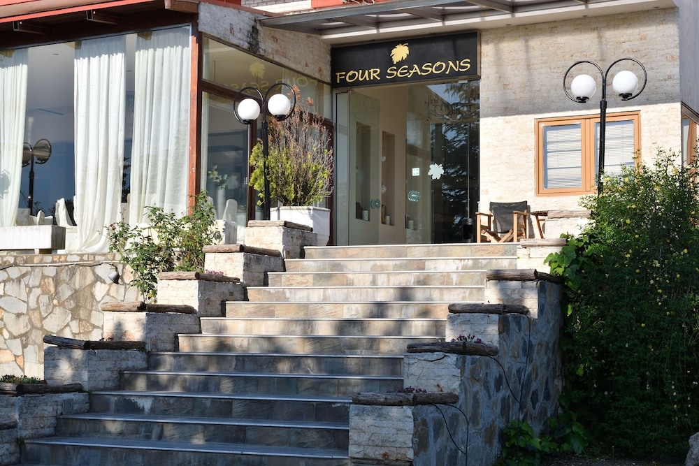 숙박 시설 입구