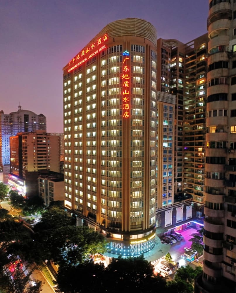 숙박 시설 정면 - 저녁/밤