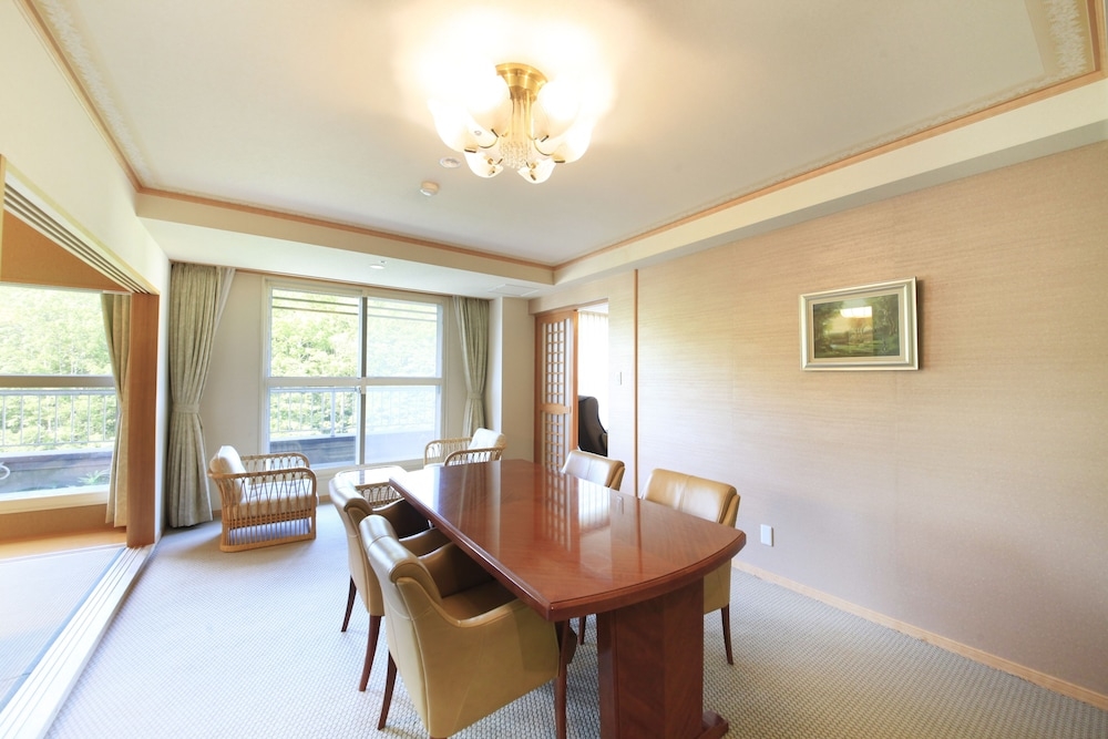 객실 내 식사 공간