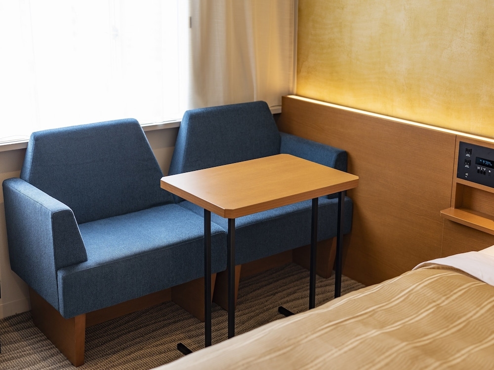 객실 내 식사 공간