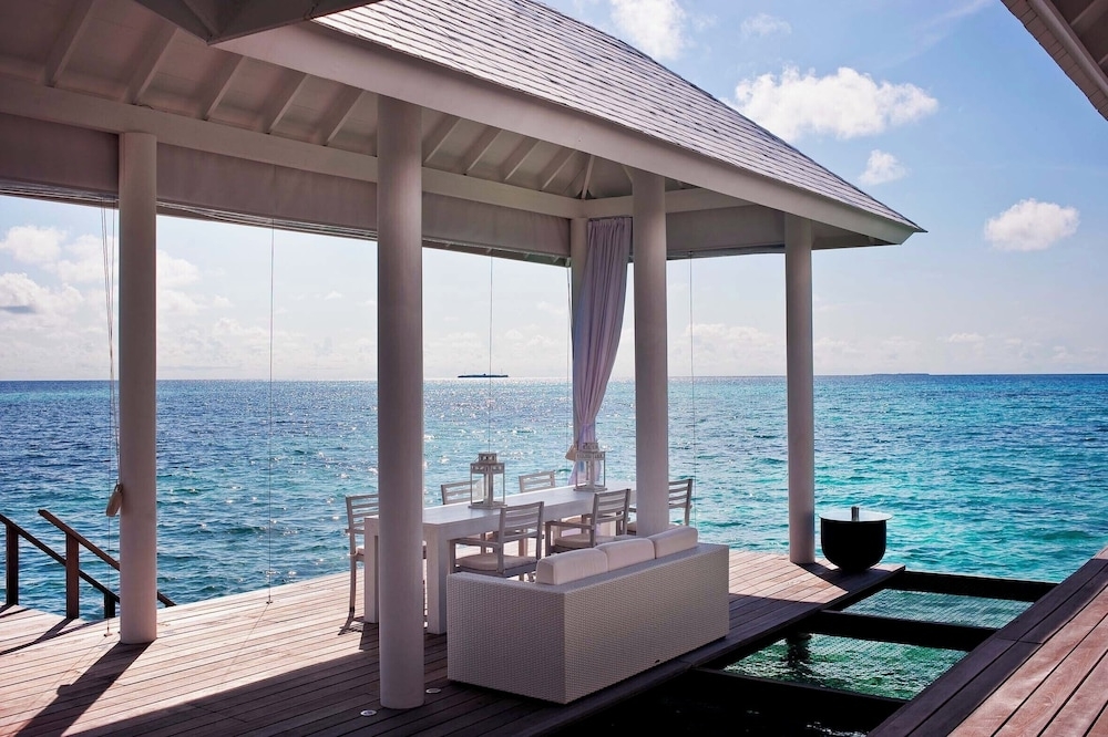 객실 내 식사 공간