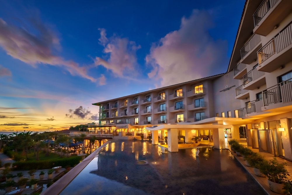 숙박 시설 정면 - 저녁/밤