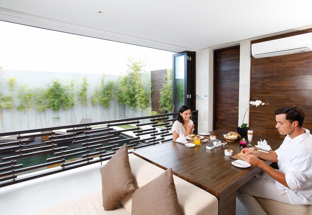 객실 내 식사 공간