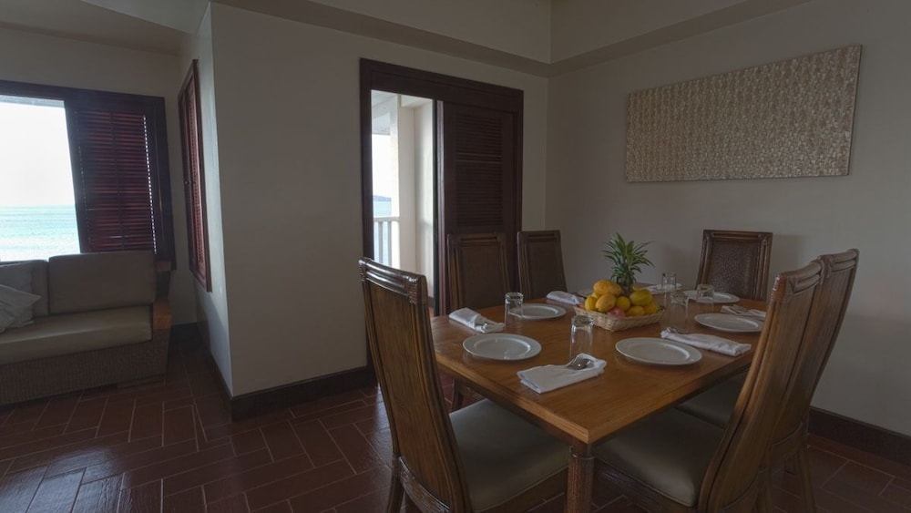 객실 내 식사 공간