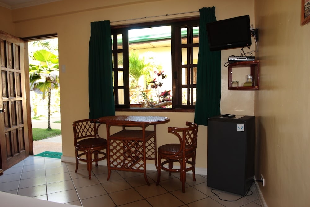 객실 내 식사 공간