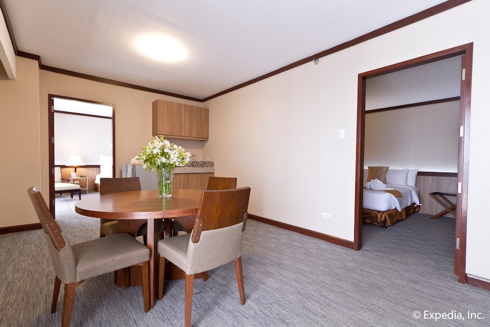 객실 내 식사 공간