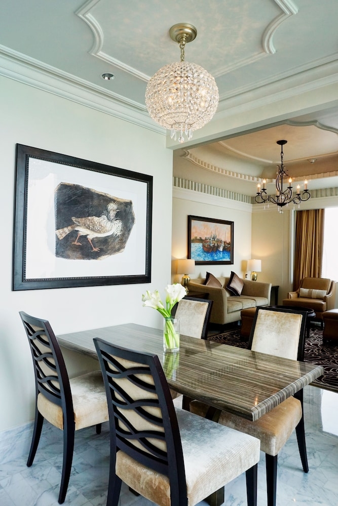 객실 내 식사 공간