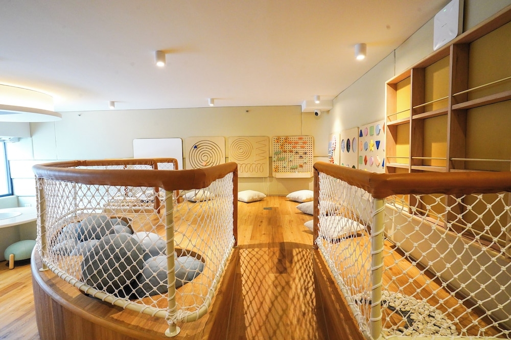 어린이 놀이 공간 - 실내