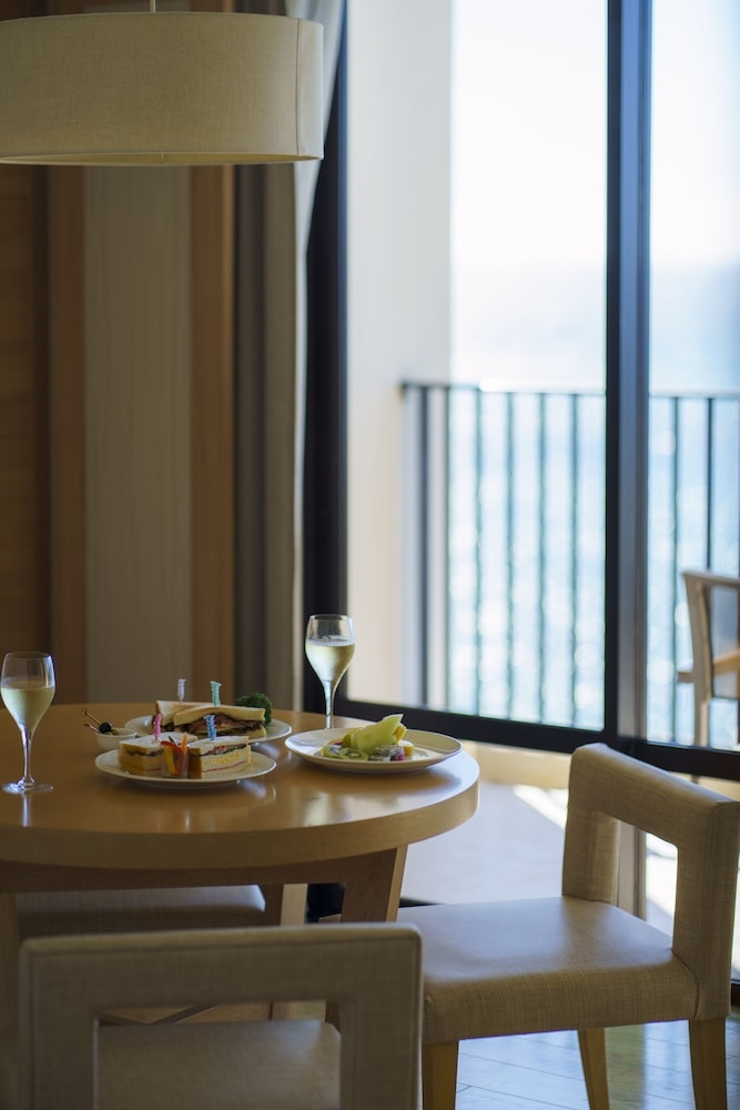 객실 내 식사 공간