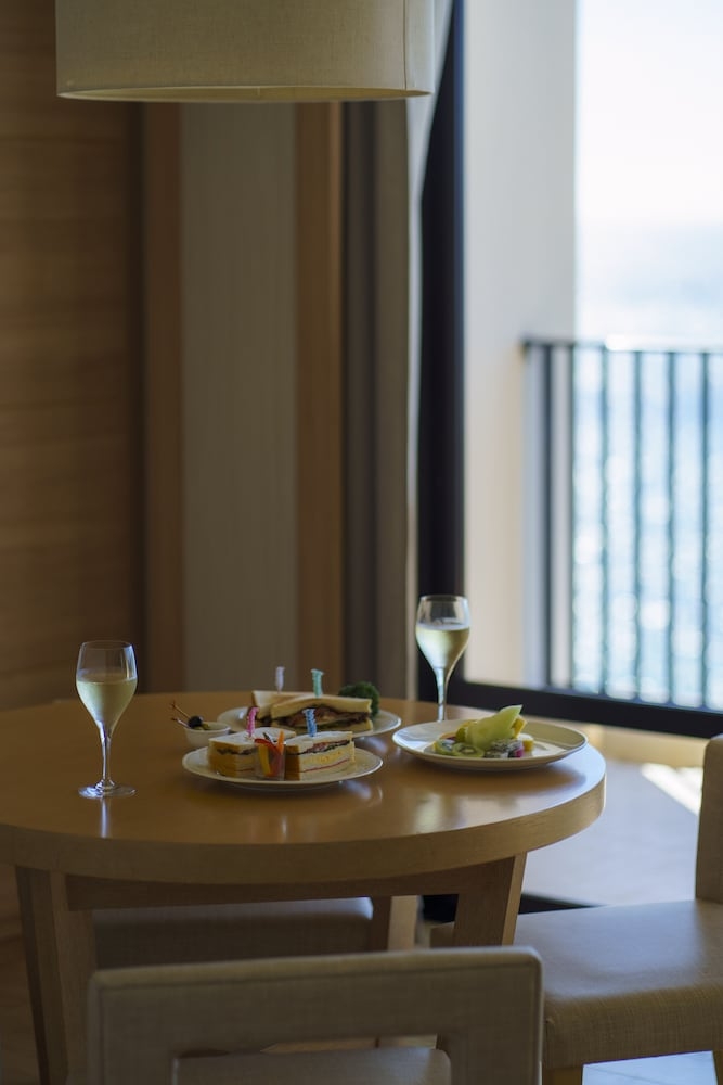 객실 내 식사 공간