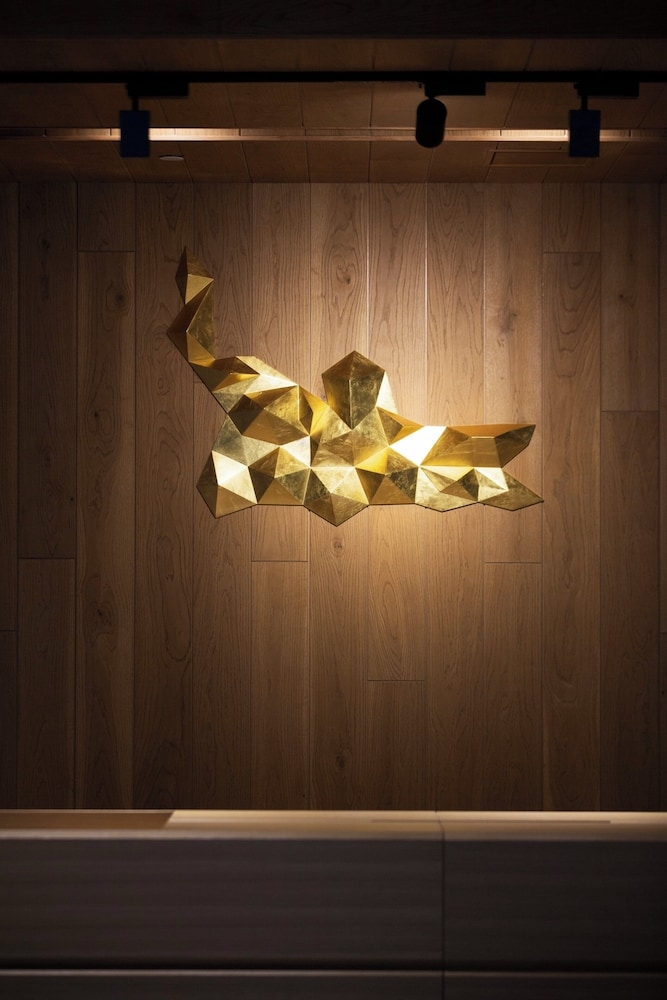 숙박 시설 정면 - 저녁/밤