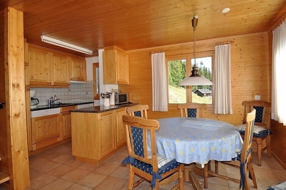 객실 내 식사 공간