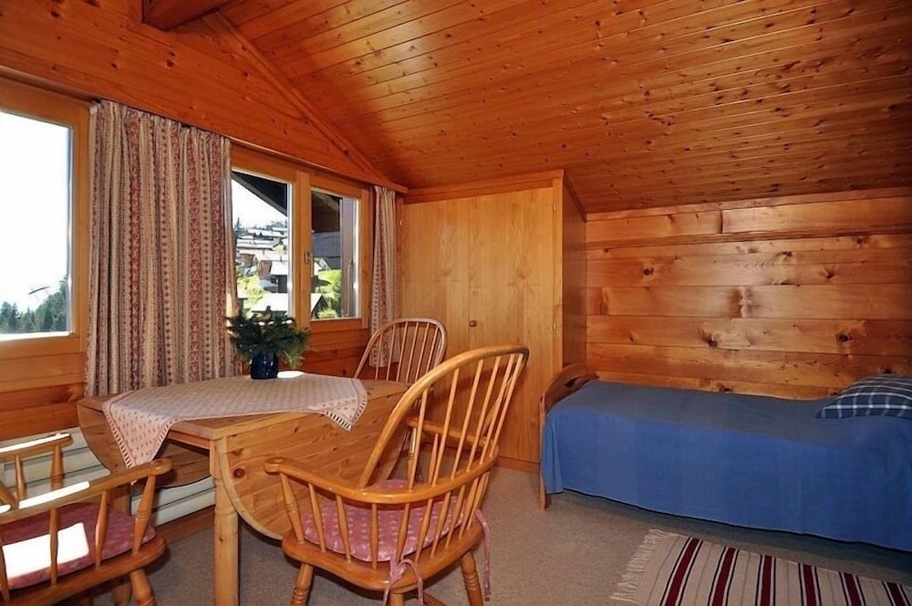 객실 내 식사 공간