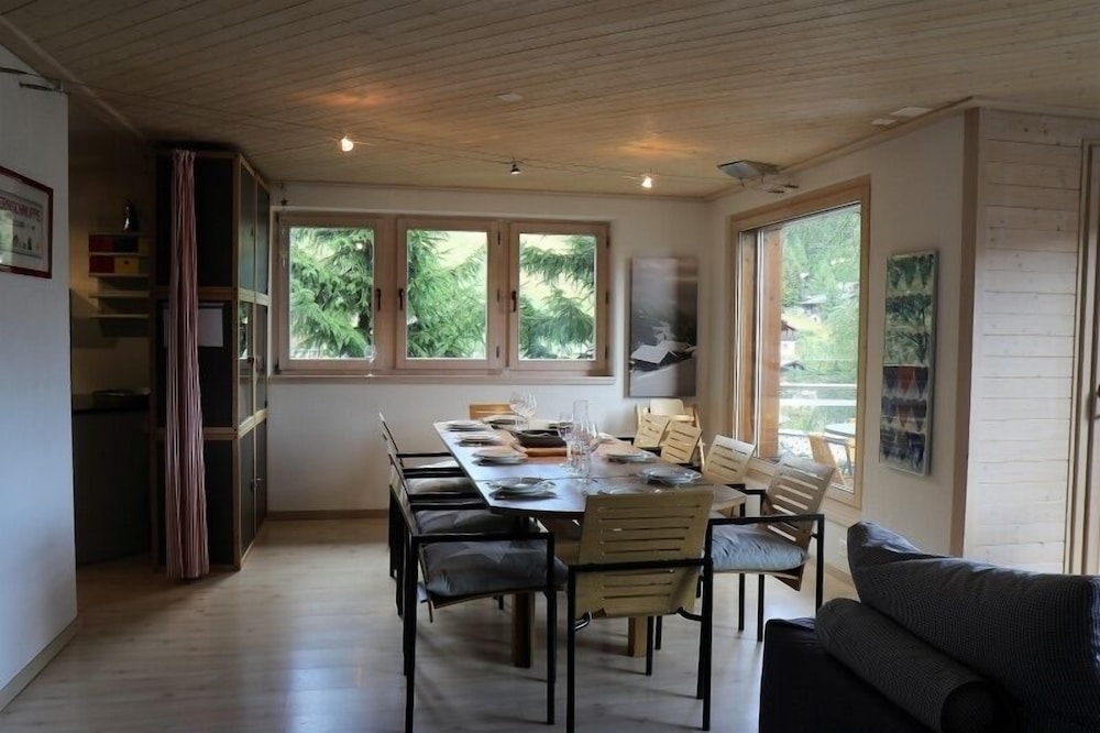 객실 내 식사 공간