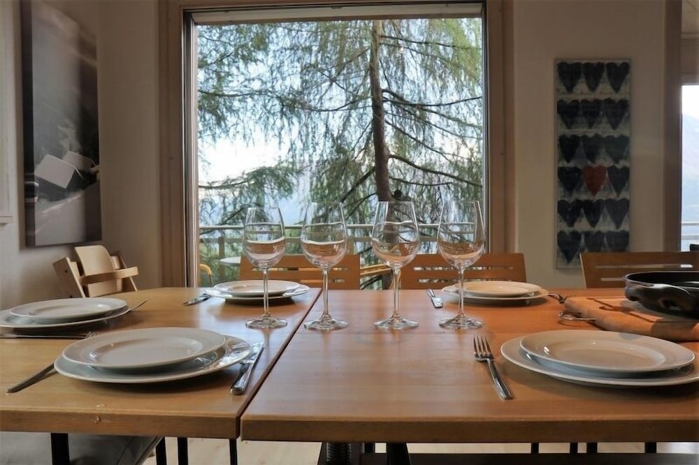 객실 내 식사 공간