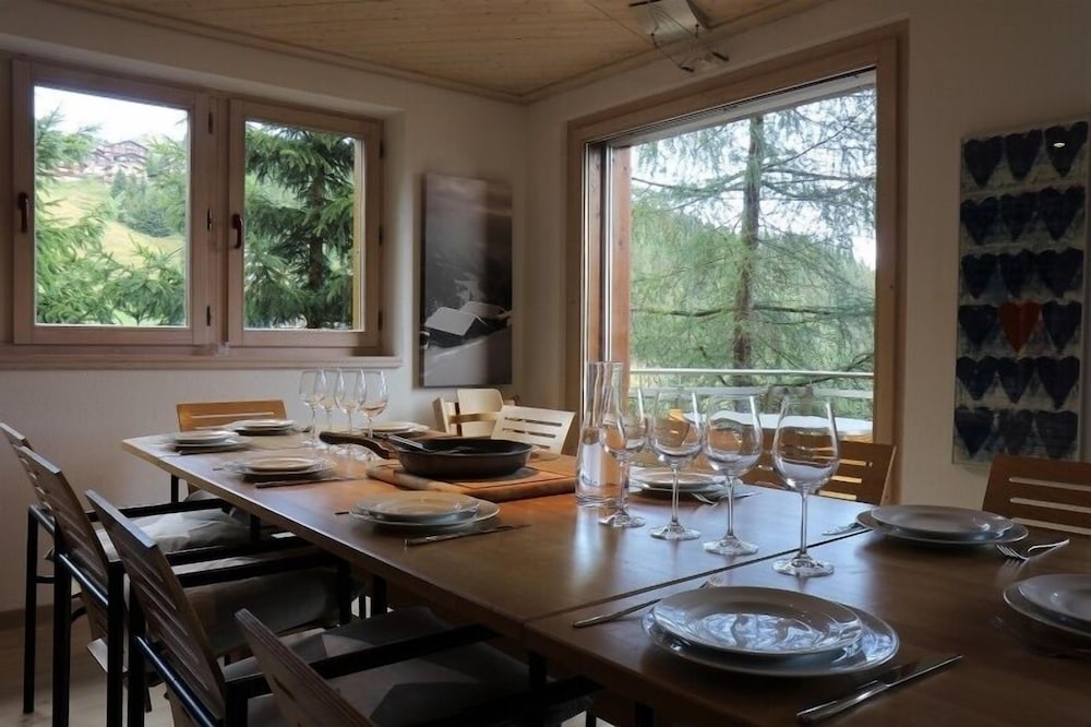 객실 내 식사 공간