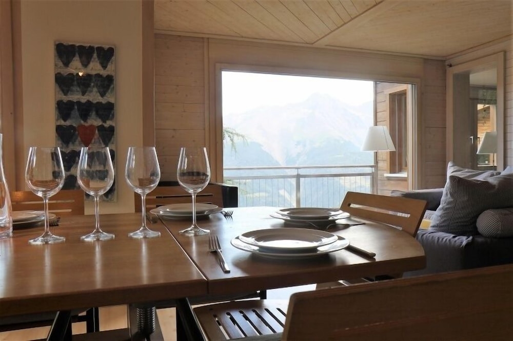 객실 내 식사 공간