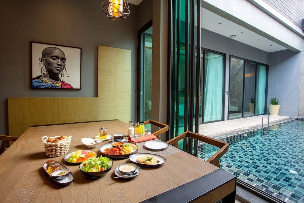 객실 내 식사 공간