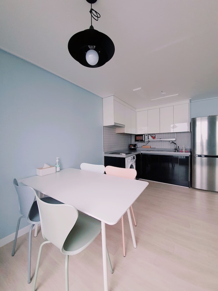 객실 내 식사 공간