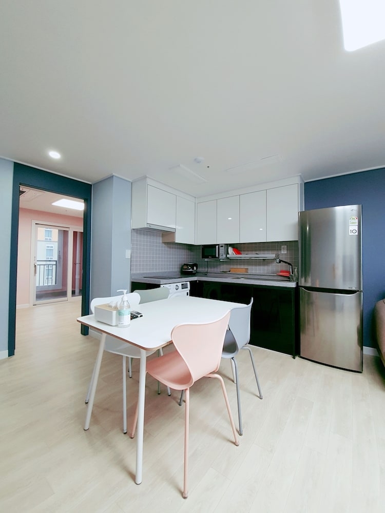 객실 내 식사 공간