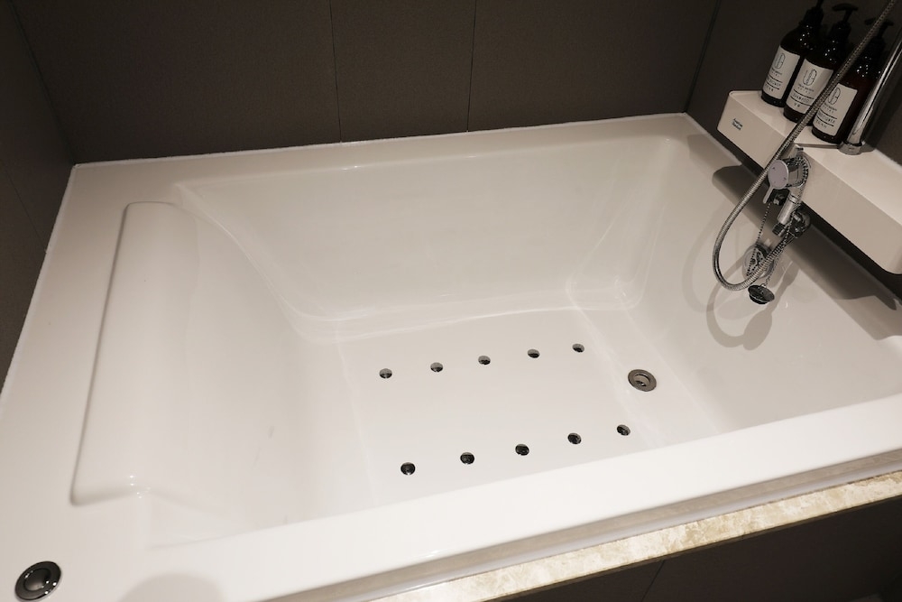 분사식 욕조