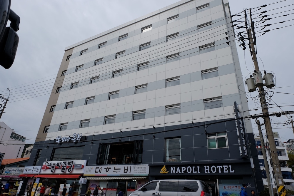 숙박 시설 정면