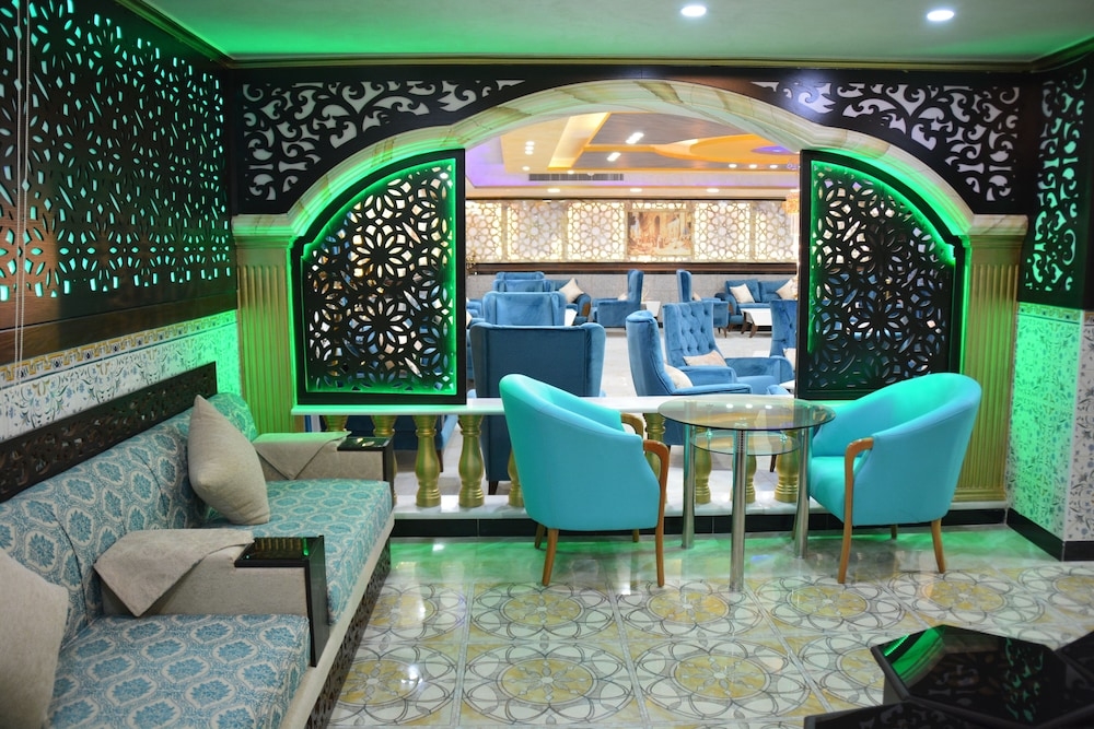 로비 좌석 공간