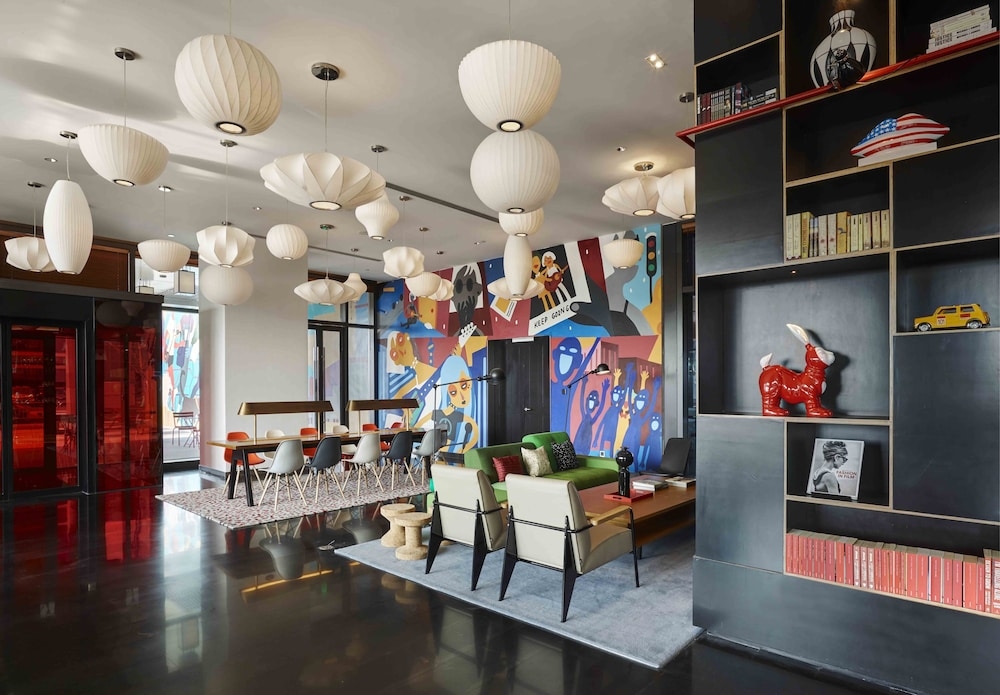 로비 좌석 공간