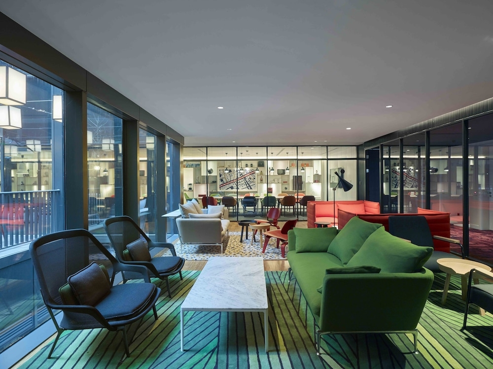 로비 좌석 공간