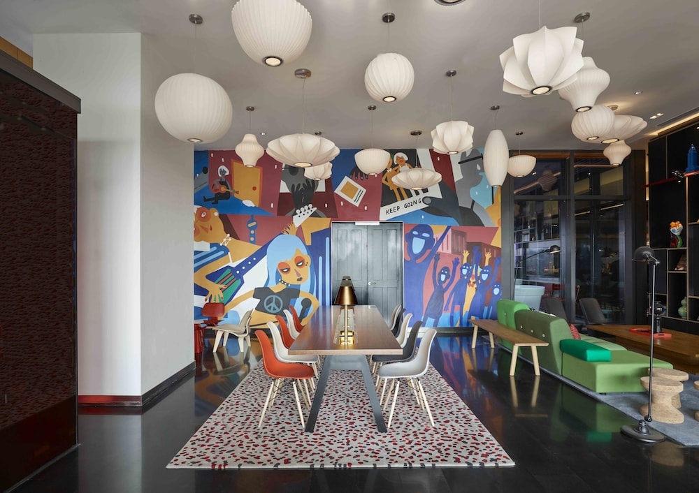 로비 좌석 공간