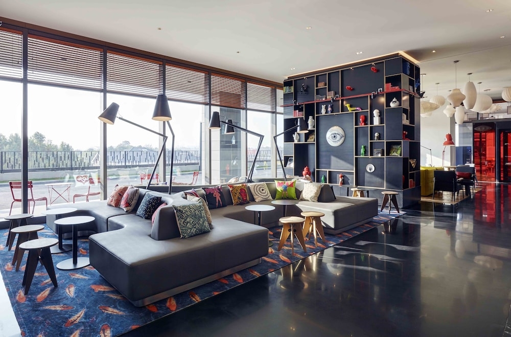 로비 좌석 공간