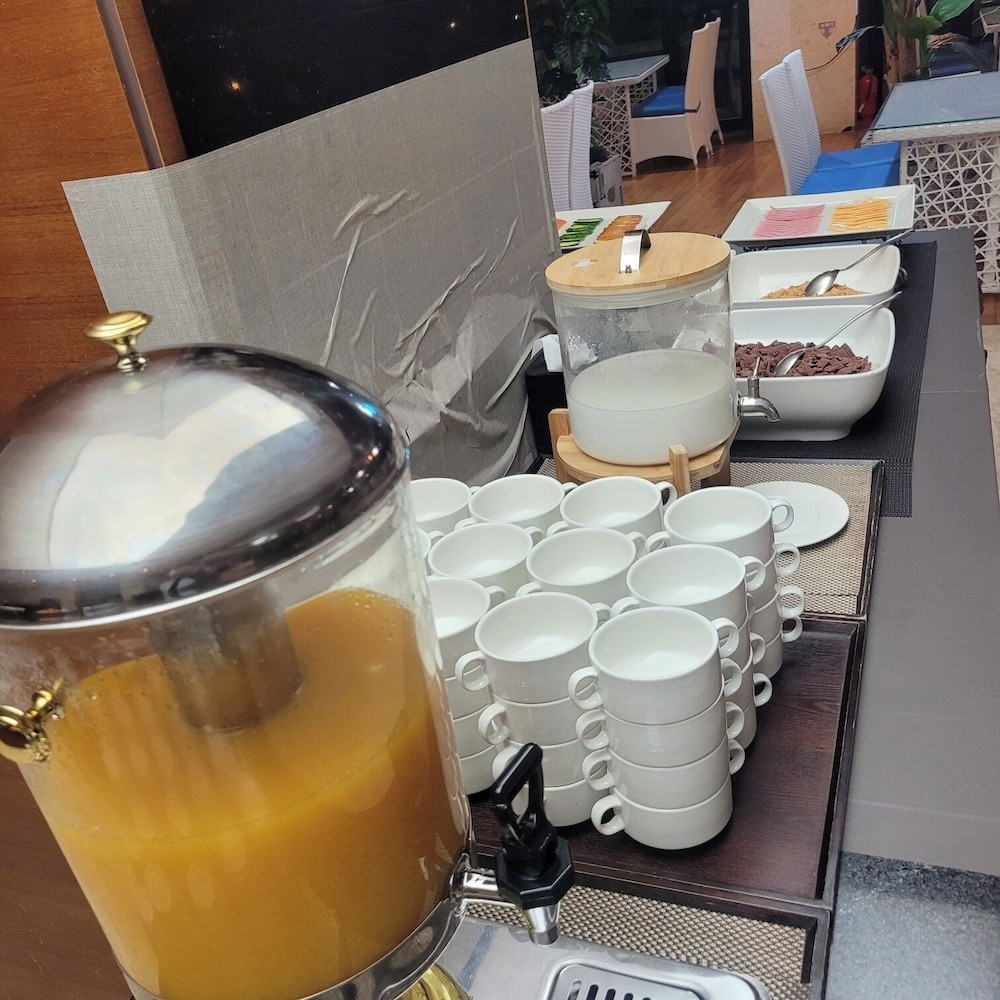 뷔페 아침 식사