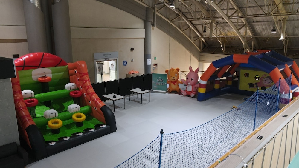 어린이 놀이 공간 - 실내