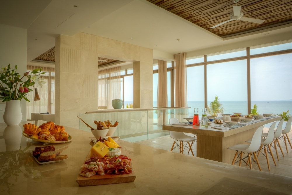 객실 내 식사 공간