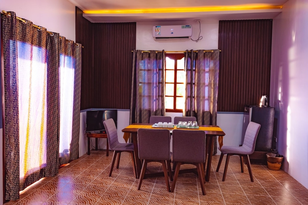 객실 내 식사 공간