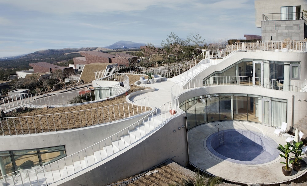 숙박 시설 정면