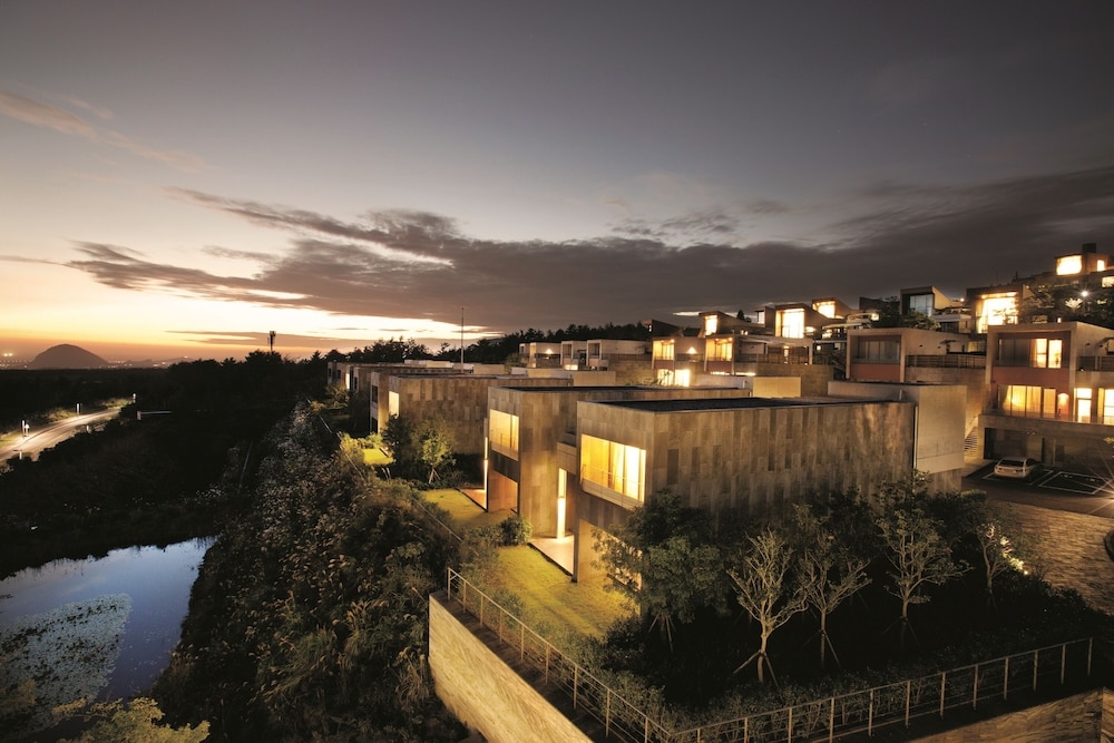 숙박 시설 정면