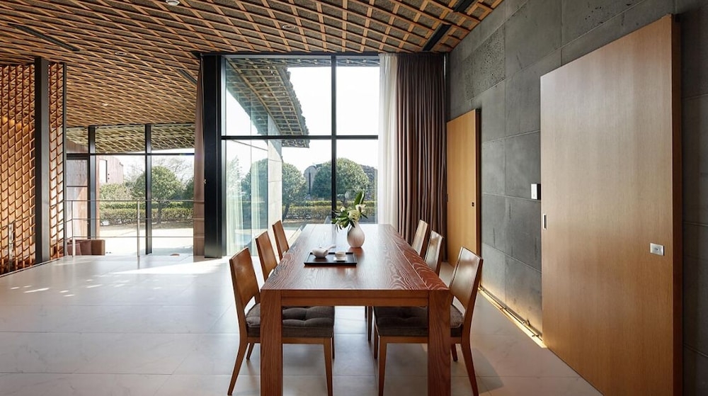 객실 내 식사 공간