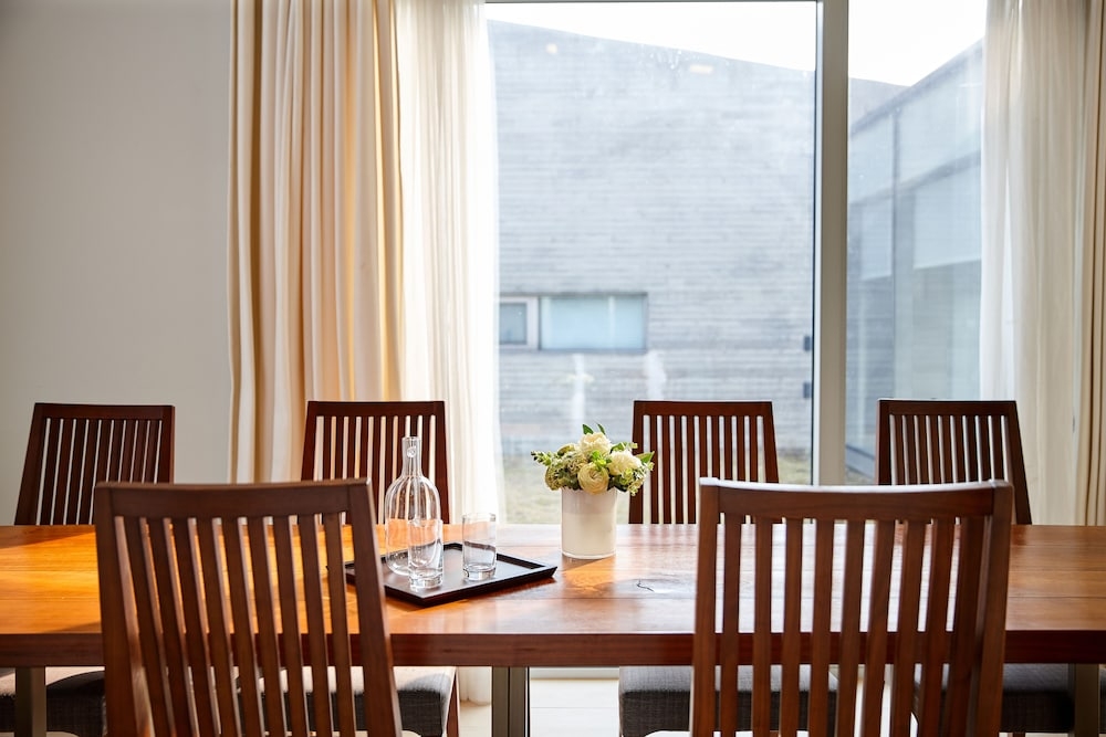 객실 내 식사 공간