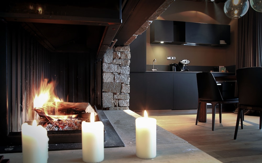 객실 내 식사 공간