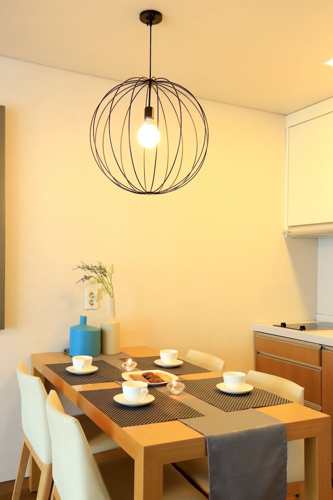 객실 내 식사 공간