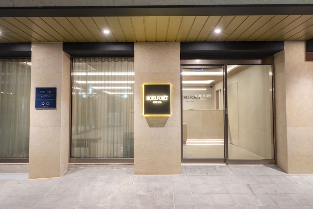 숙박 시설 입구