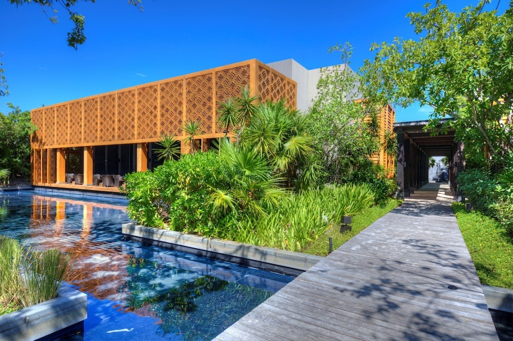 숙박 시설 정면