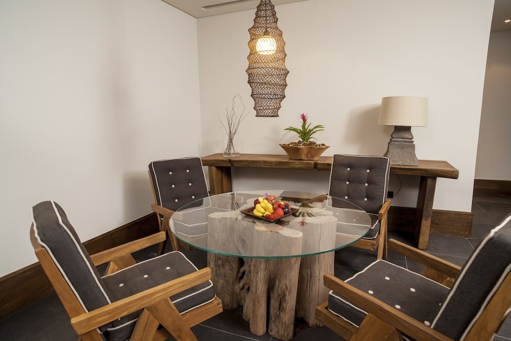 객실 내 식사 공간