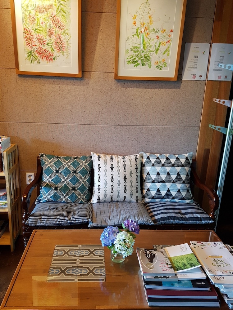 로비 좌석 공간