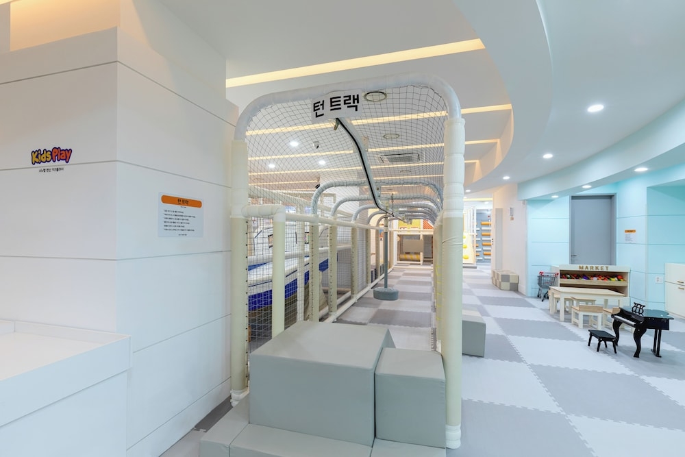 어린이 놀이 공간 - 실내