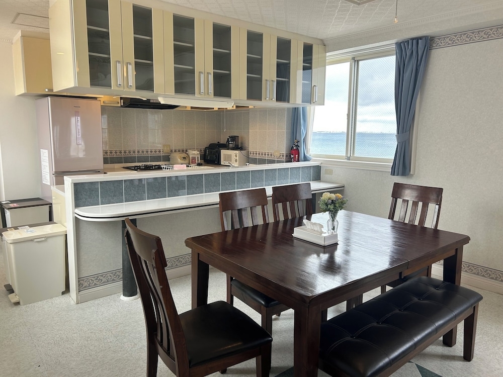 객실 내 식사 공간