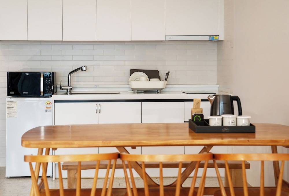 객실 내 식사 공간