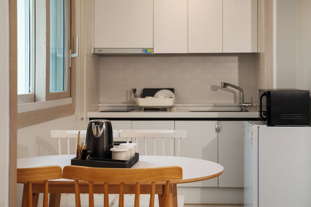 객실 내 식사 공간