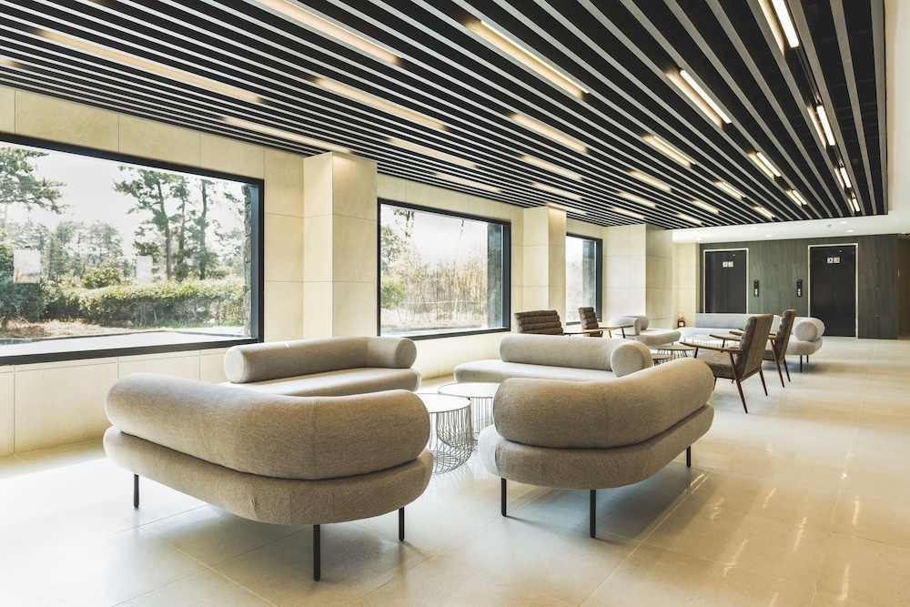 로비 좌석 공간